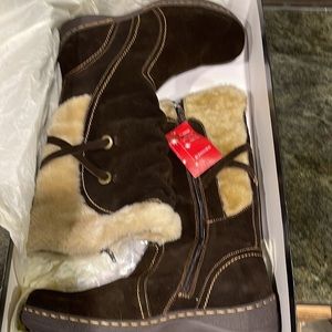 NIB St. John’s Bay Suede Snow Boots ❄️☃️